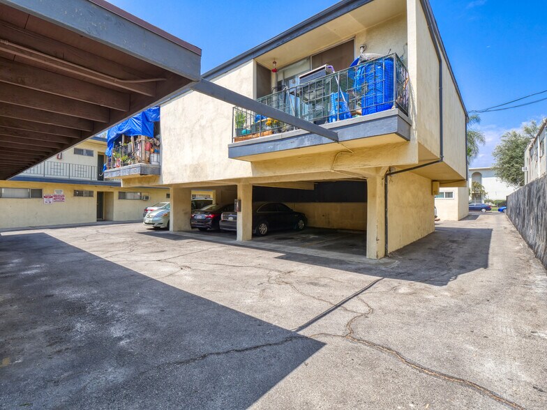 More Photos Of 10746 New Haven St, Sun Valley Apartments For Sale