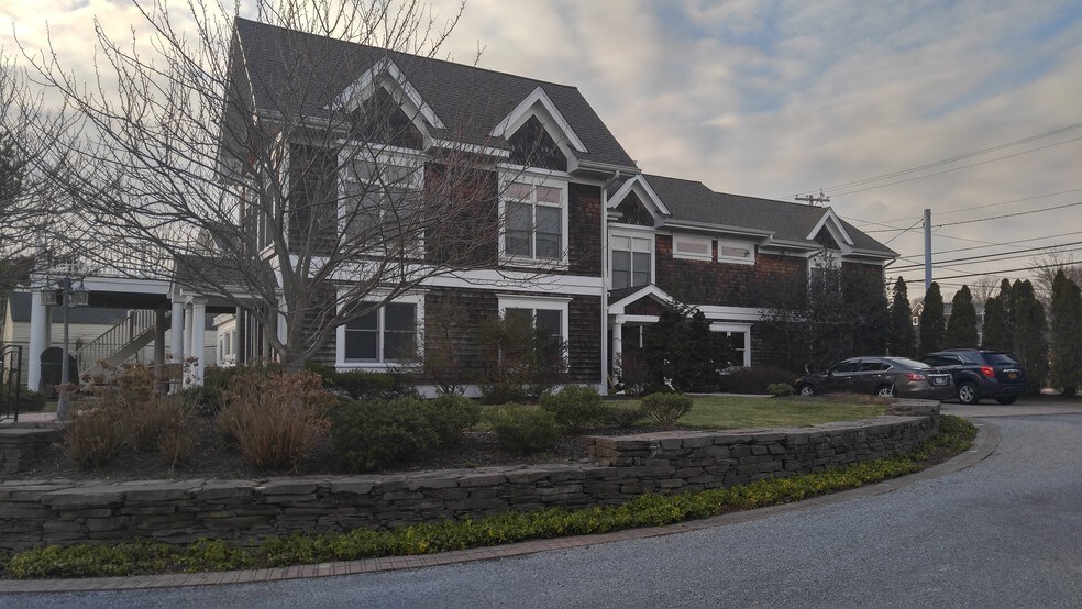 More Photos Of 584 Middle Rd, Bayport Storefront Retail Residential For Sale