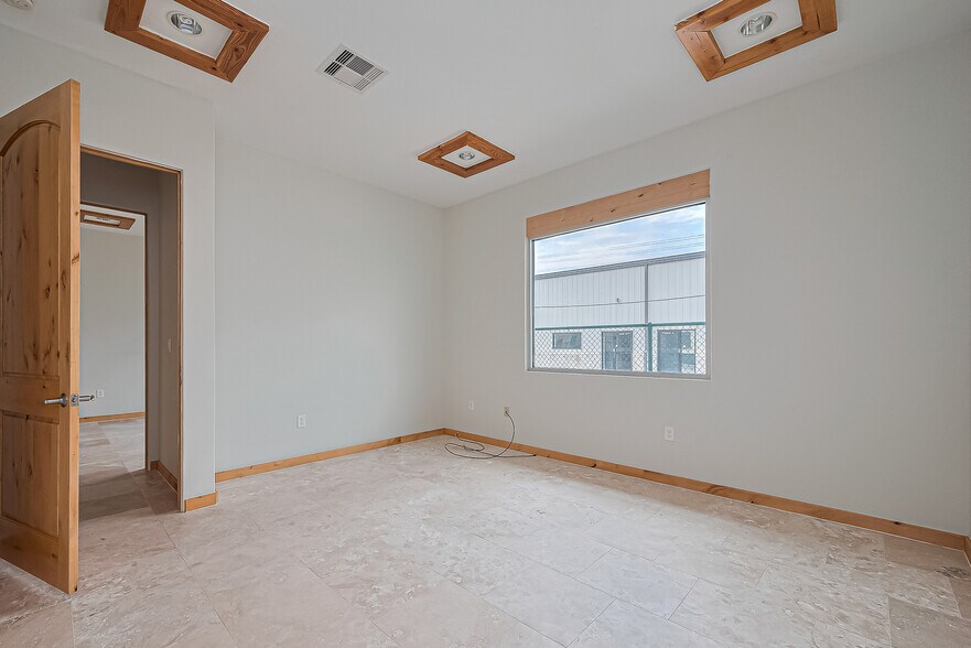 More Photos Of 25329 Budde Rd, The Woodlands Medical For Sale