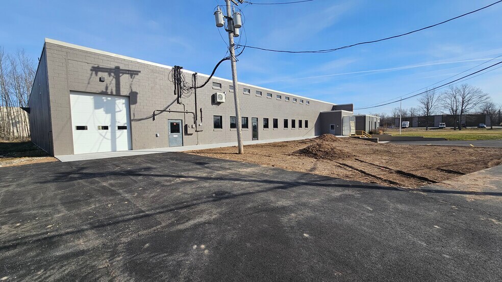 More Photos Of 300 Commerce Dr, Rochester Warehouse For Lease