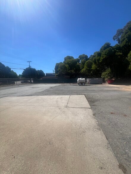 More Photos Of 3840 Bayshore Blvd, Brisbane Service For Lease