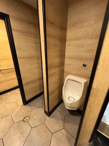 More Photos Of 1266 S E St, San Bernardino Service Station For Sale