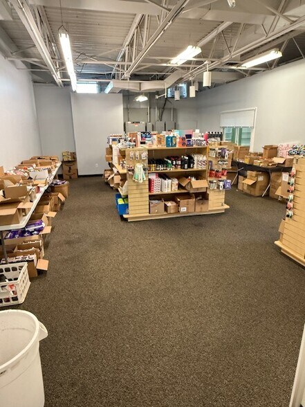 More Photos Of 90 Woodmont Rd, Milford Warehouse For Lease