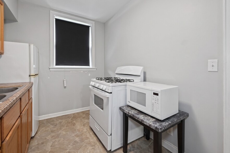 More Photos Of 1003-1011 W Locust St, Davenport Apartments For Sale