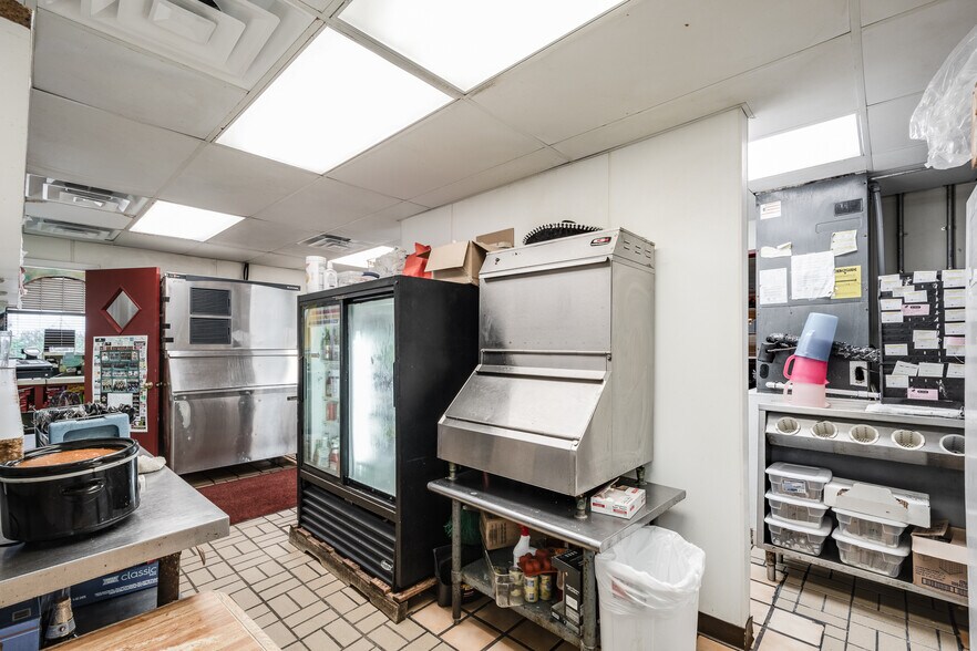 More Photos Of 100 Southpoint Loop, Livingston Restaurant For Sale