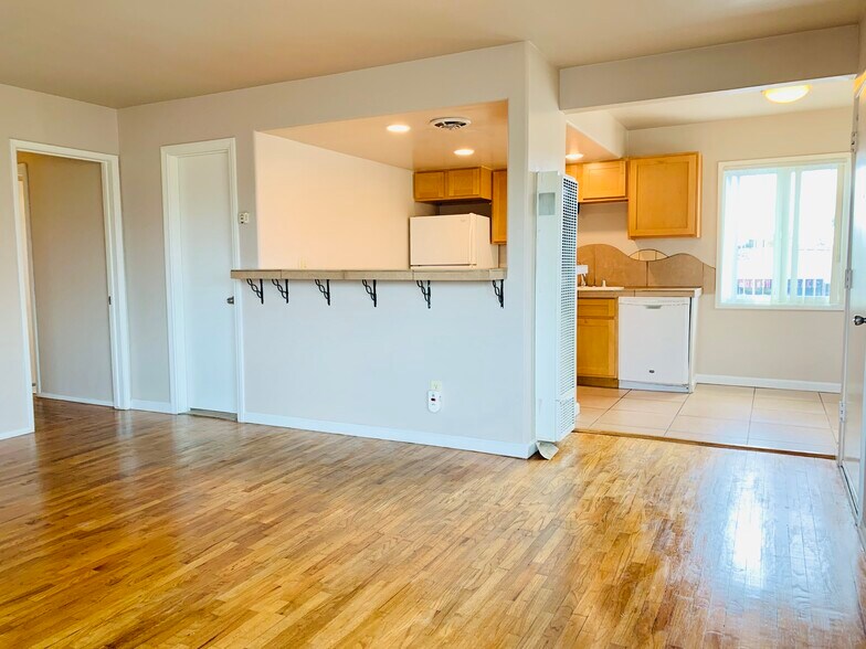 More Photos Of 1179 Felspar St, San Diego Apartments For Sale