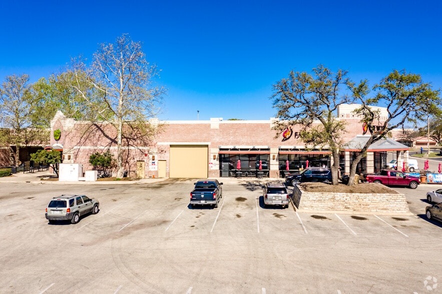More Photos Of 11075 W IH-10, San Antonio General Retail For Lease