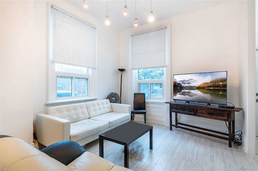 More Photos Of 59-61 Mary St, Barrie Apartments For Lease