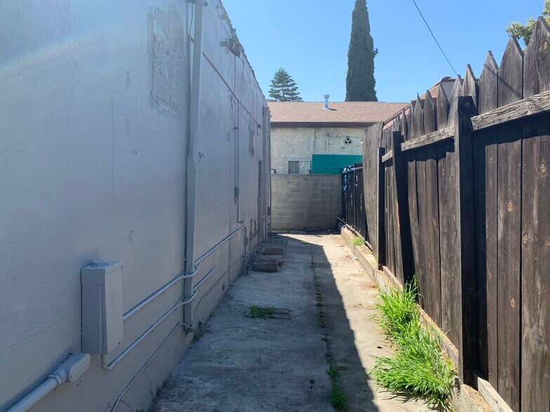 More Photos Of 501 S Fetterly Ave, East Los Angeles Storefront Retail Residential For Sale