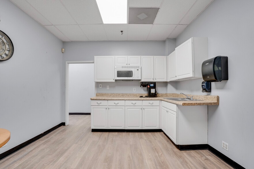 More Photos Of 3400 Westinghouse Blvd, Charlotte Manufacturing For Lease