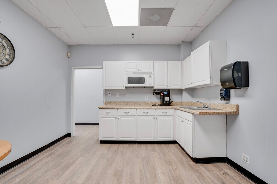 More Photos Of 3400 Westinghouse Blvd, Charlotte Manufacturing For Lease