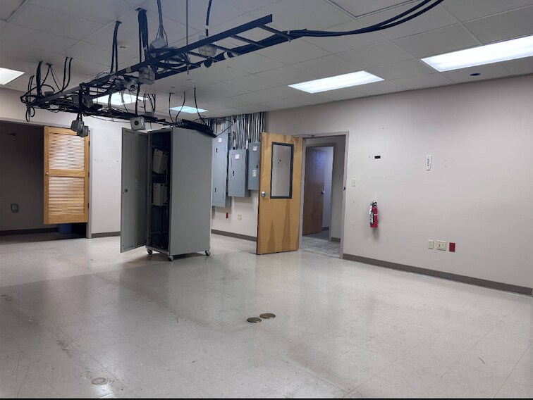 More Photos Of 2400 S Main St, Corbin Flex For Sale