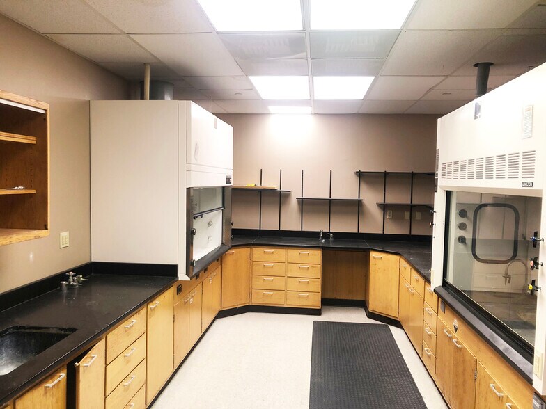 More Photos Of 900 Gemini St, Houston Warehouse For Lease