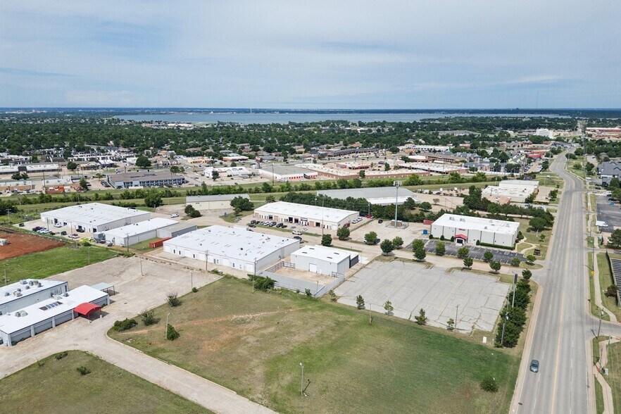 More Photos Of 7925 N Wilshire Ct, Oklahoma City Manufacturing For Sale
