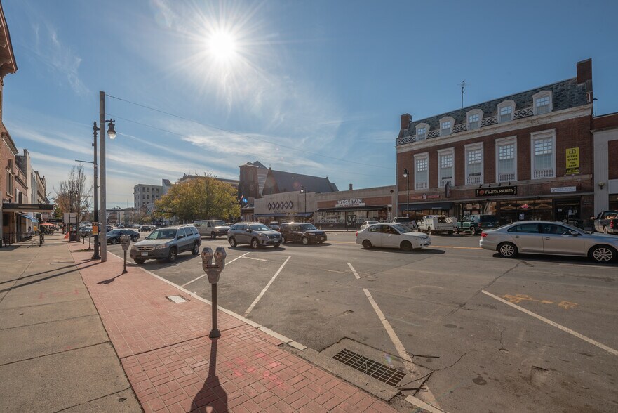 More Photos Of 423-425 Main St, Middletown Office For Sale