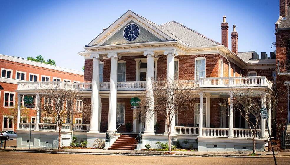 More Photos Of 201 N Pearl St, Natchez Hotel For Sale