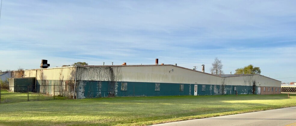 Primary Photo Of 500 E Industrial Pky, Fayette Manufacturing For Sale