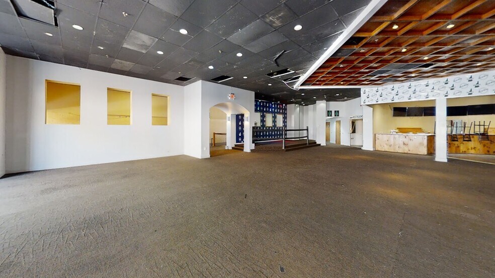 More Photos Of 546-566 Main St, Laconia Bar For Lease