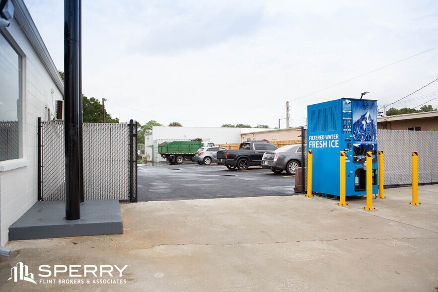 More Photos Of 411 Clearlake Rd, Cocoa Service For Lease