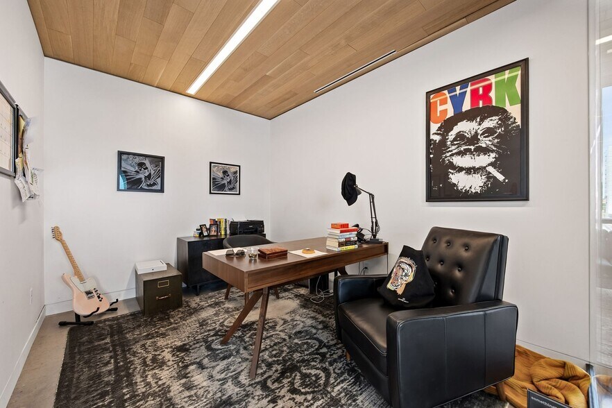 More Photos Of 404 E College St, Iowa City Hotel For Sale