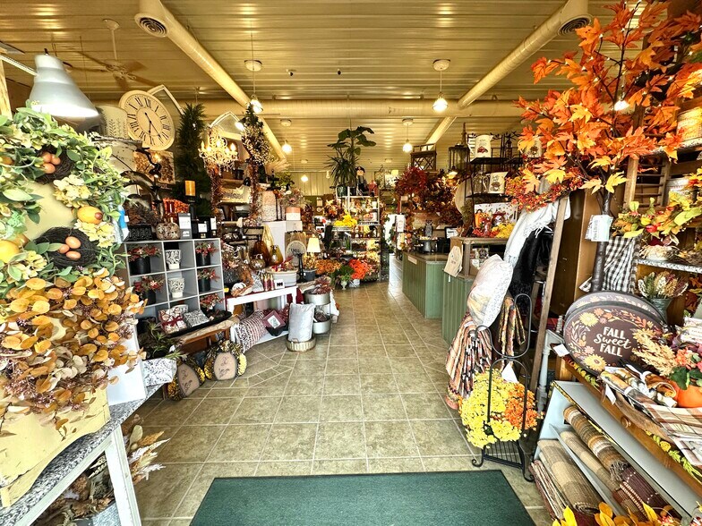 More Photos Of 5659 Dakota Ave S, Huron Garden Center For Sale