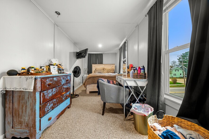 More Photos Of 15 South St, Freeport Apartments For Sale