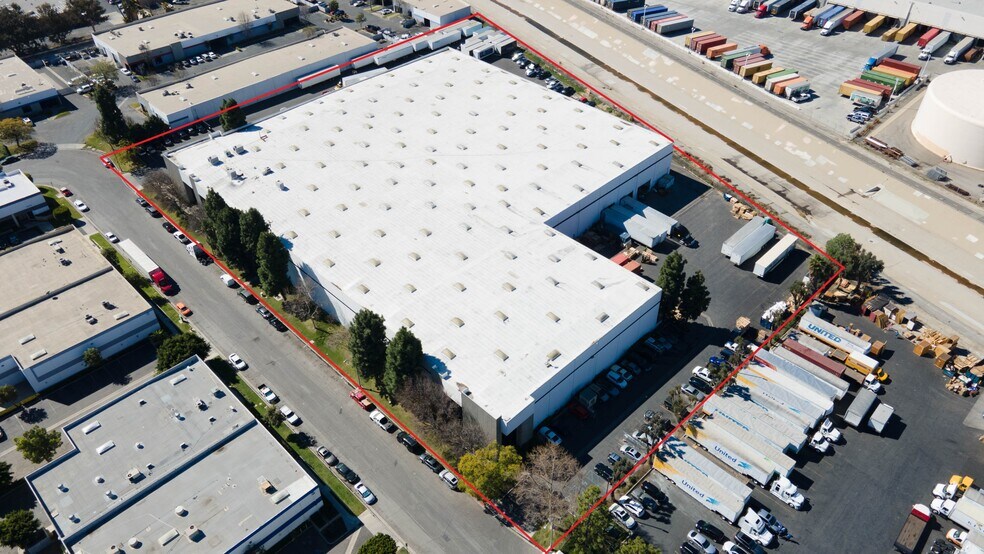 More Photos Of 13545-13565 Larwin Cir, Santa Fe Springs Warehouse For Lease