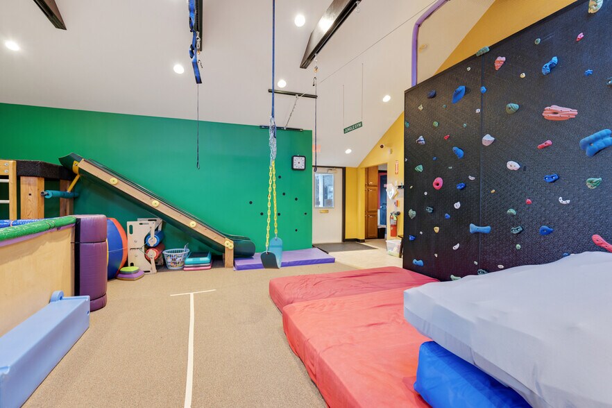 More Photos Of 275 W Dundee Rd, Buffalo Grove Medical For Sale