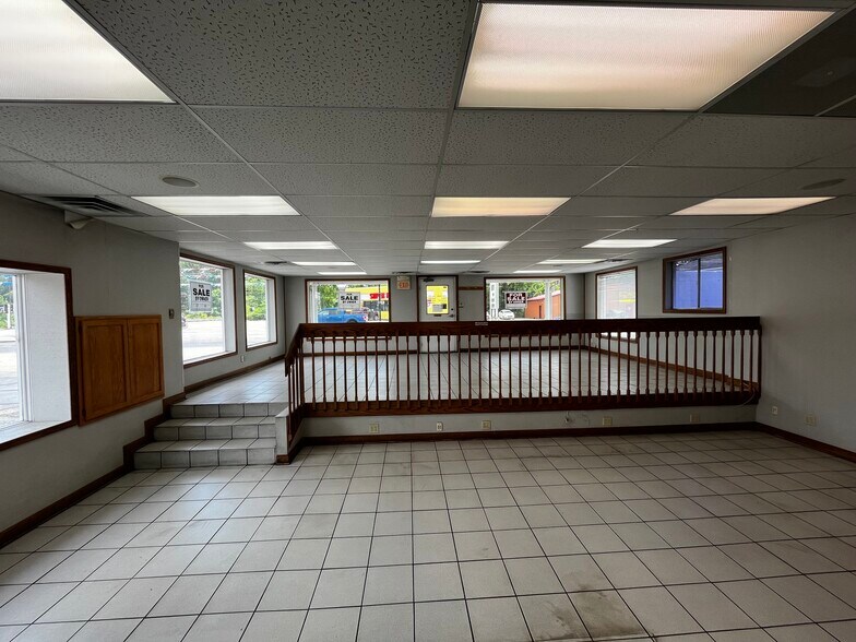 More Photos Of 100 W 3rd St, Williamstown Flex For Sale
