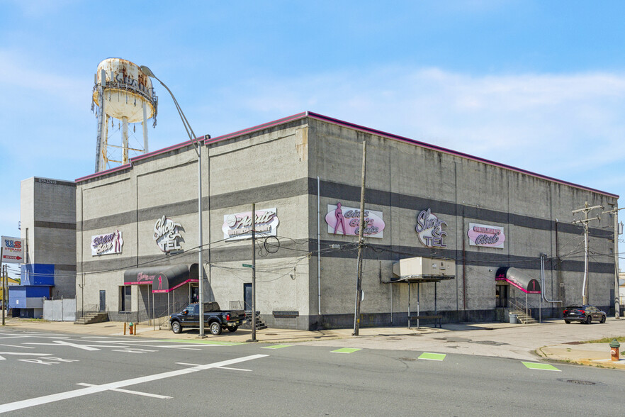 Primary Photo Of 1900 S Christopher Columbus Blvd, Philadelphia Freestanding For Sale