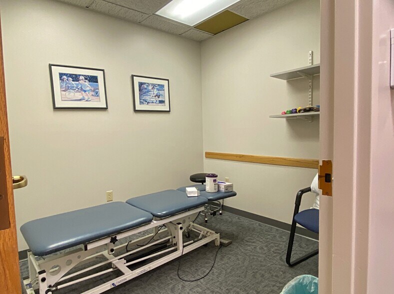 More Photos Of 20 Pondmeadow Dr, Reading Medical For Sale