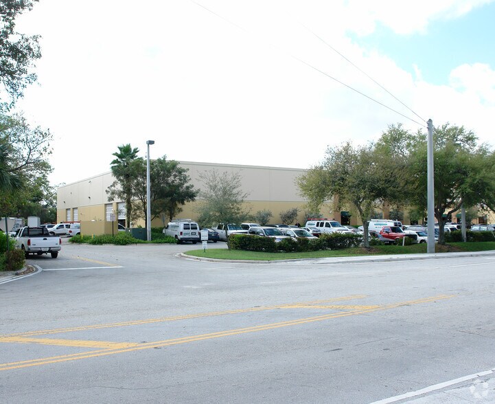 More Photos Of 3700-3718 SW 30th Ave, Fort Lauderdale Warehouse For Sale