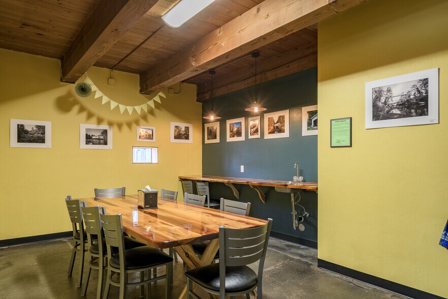 More Photos Of 926 E Main St, Cottage Grove Restaurant For Sale