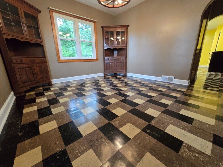 More Photos Of 368 Pittsburgh Rd, Butler Flex For Sale