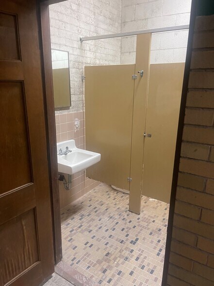 More Photos Of 600 Motor St, Pontiac Schools For Sale