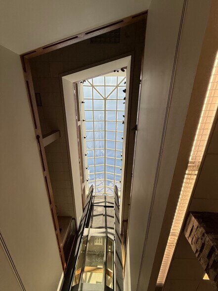 More Photos Of 501 W Bay St, Jacksonville Office For Lease