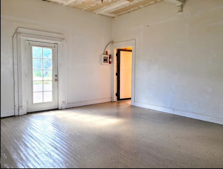 More Photos Of 97 Center Ave, Bisbee Restaurant For Sale