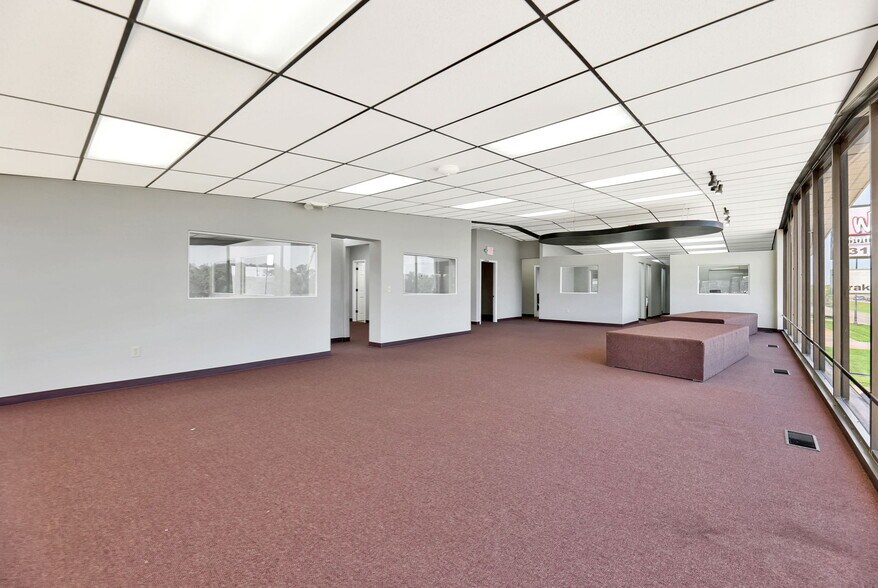 More Photos Of 11209 W Kellogg, Wichita Auto Dealership For Sale