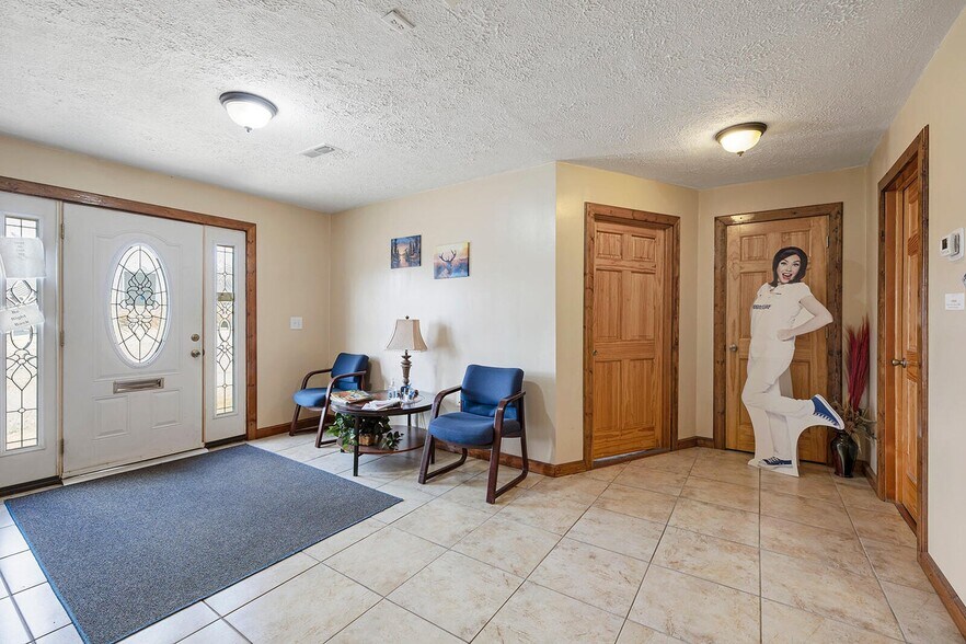 More Photos Of 1302 Shull St, Ava Medical For Sale