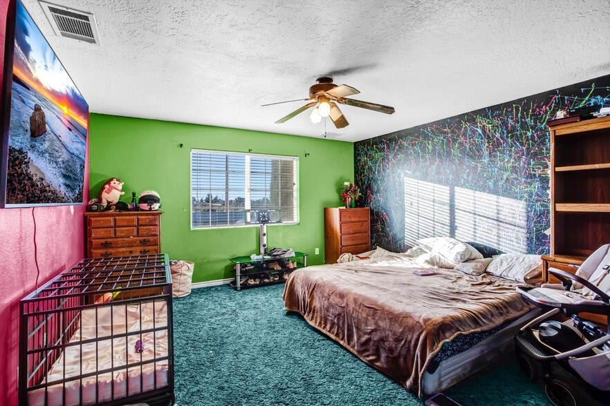 More Photos Of 10439 Mesa St, Oak Hills Multifamily For Sale