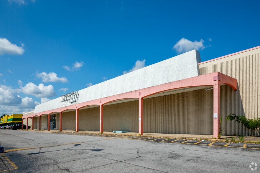 More Photos Of 530 Donelson Pike, Nashville Freestanding For Lease