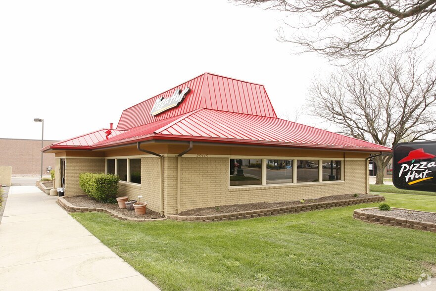 Primary Photo Of 35445 W Michigan Ave, Wayne Restaurant For Sale