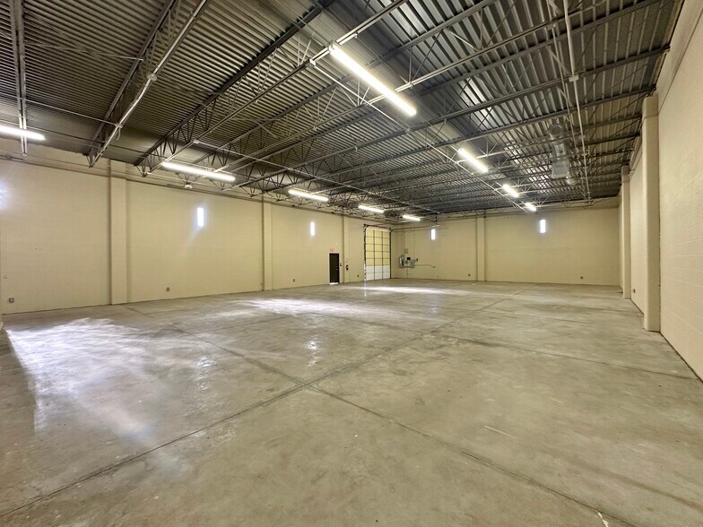 Primary Photo Of 5611 SW 38th St, Oklahoma City Warehouse For Lease