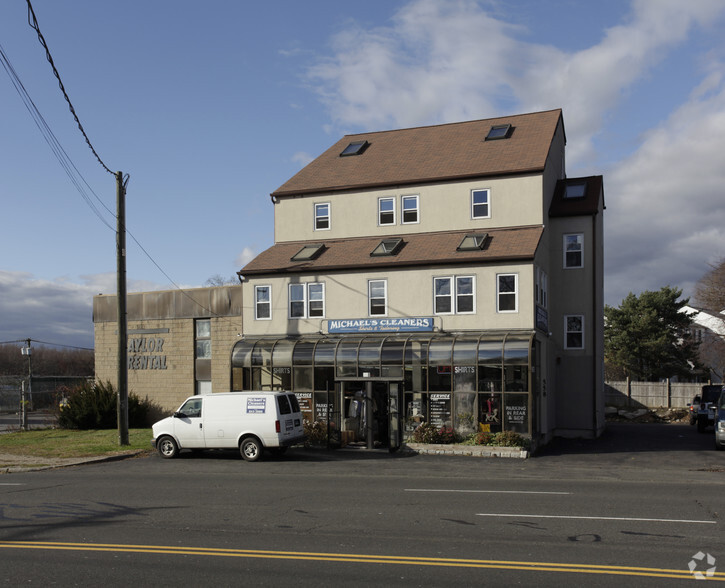 Primary Photo Of 558 Connecticut Ave, Norwalk Storefront Retail Residential For Sale