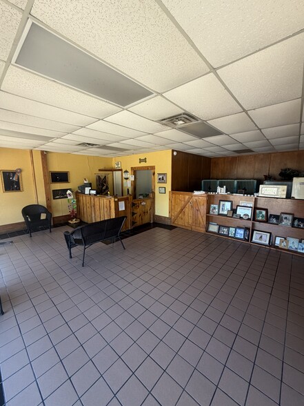 More Photos Of 325 Clinton Blvd, Clinton Veterinarian Kennel For Sale