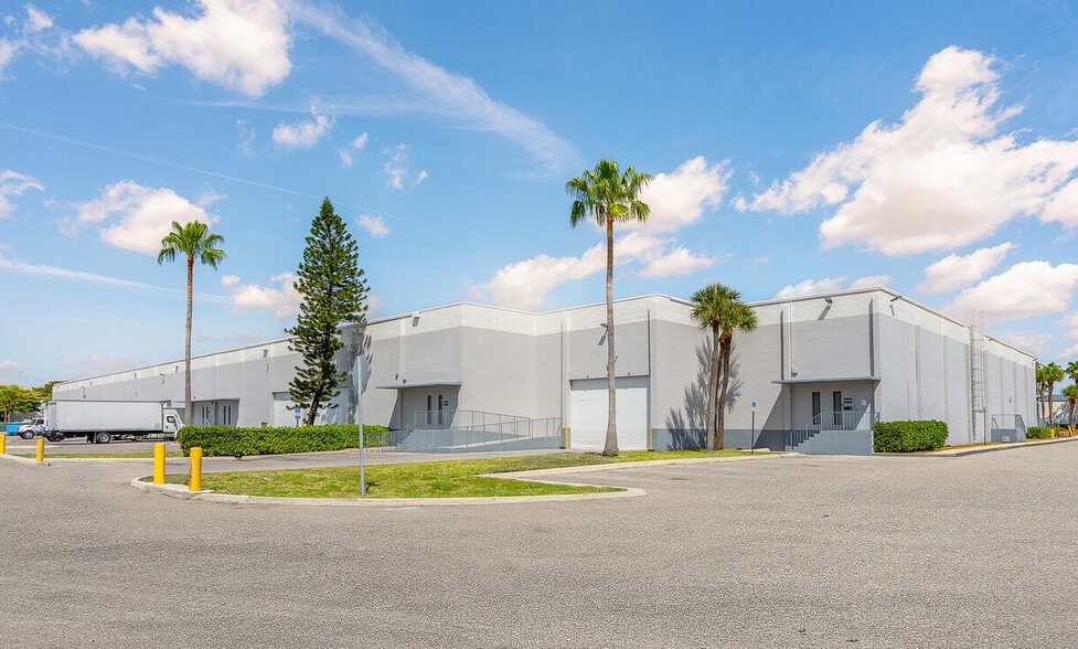 More Photos Of 7950-7966 NW 14th St, Miami Unknown For Lease