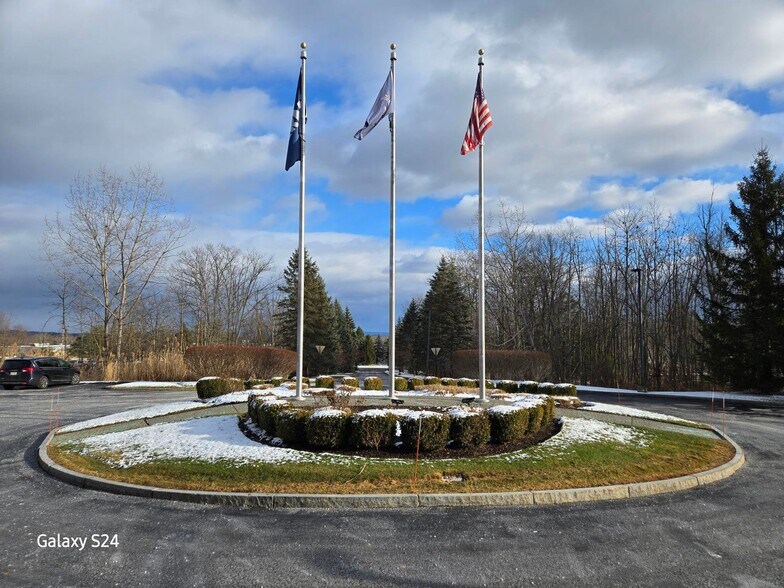 More Photos Of 9 Cornell Rd, Latham Office For Lease