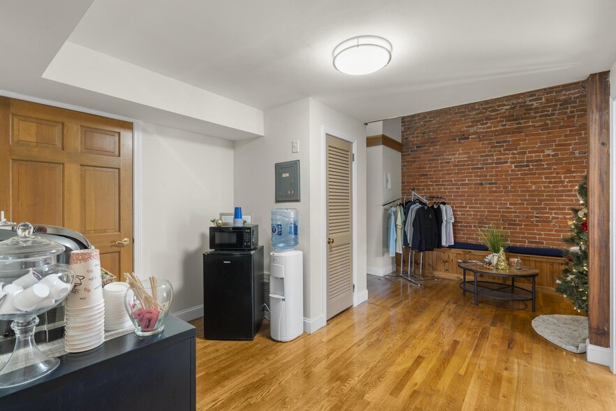 More Photos Of 35 N Main St, Southington Medical For Lease