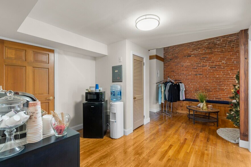 More Photos Of 35 N Main St, Southington Medical For Lease