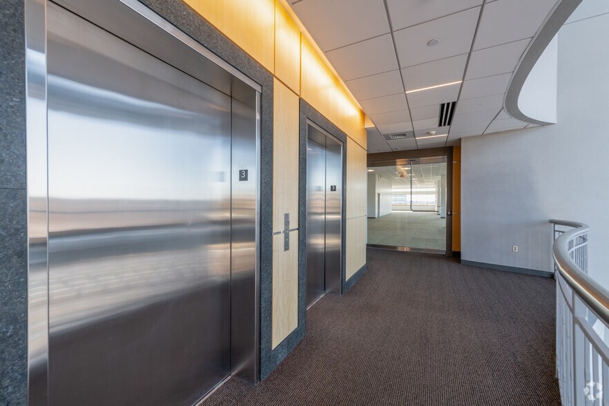More Photos Of 3 Van de Graaff Dr, Burlington Office For Lease